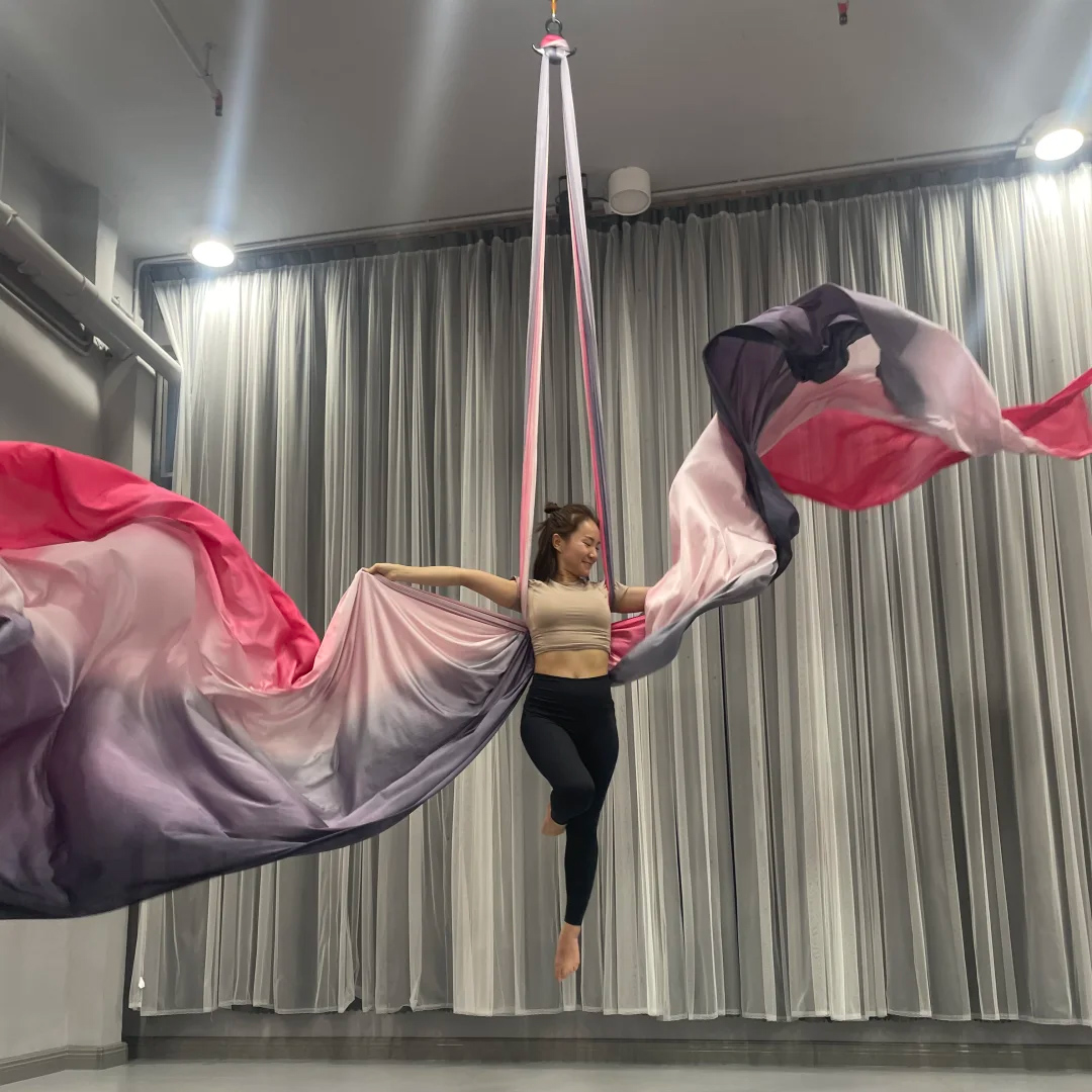 Yoga Fitness Studio - ผ้าไหมโยคะแบบไล่สี 10 เมตร สำหรับโยคะในอากาศ ผ้าห่มโยคะแบบไล่เฉดสี สายรัดยืดหยุ่นสำหรับออกกำลังกาย